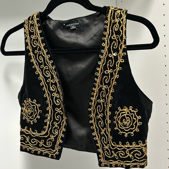 Vest - Picture 1 of 3